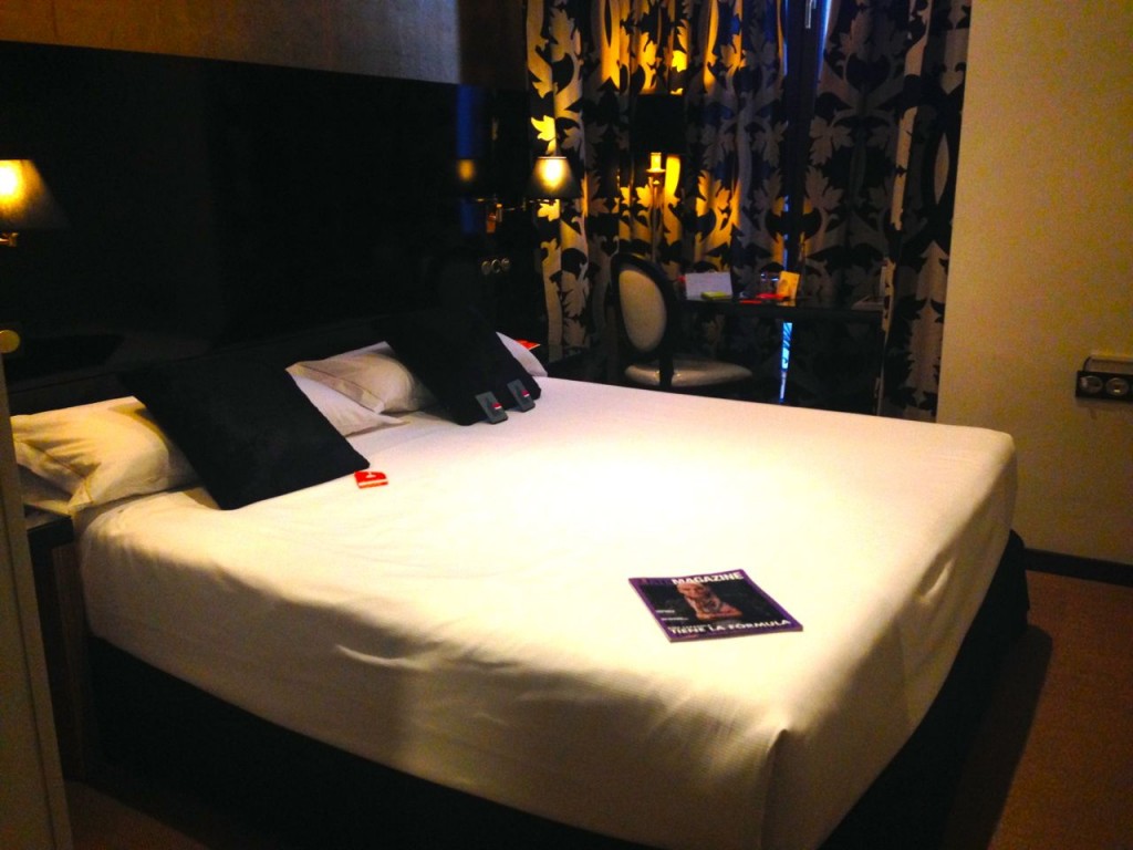 Holidays Sunshine Room Mate Leo Granada01