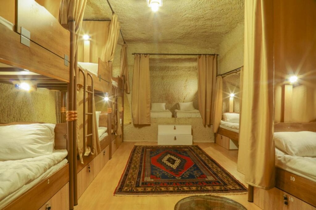 homestay cave hostel