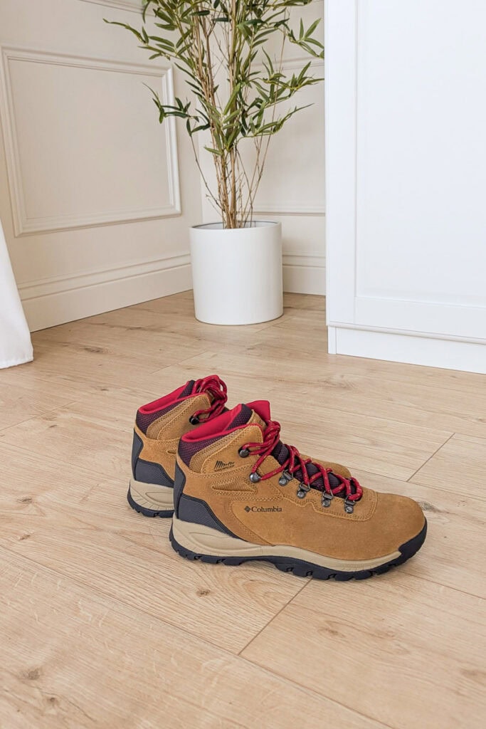columbia hiking boots