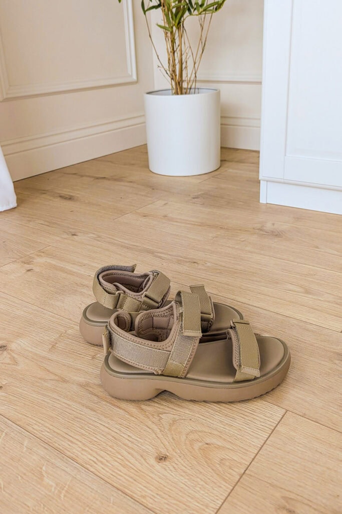 womens cushioned sandals