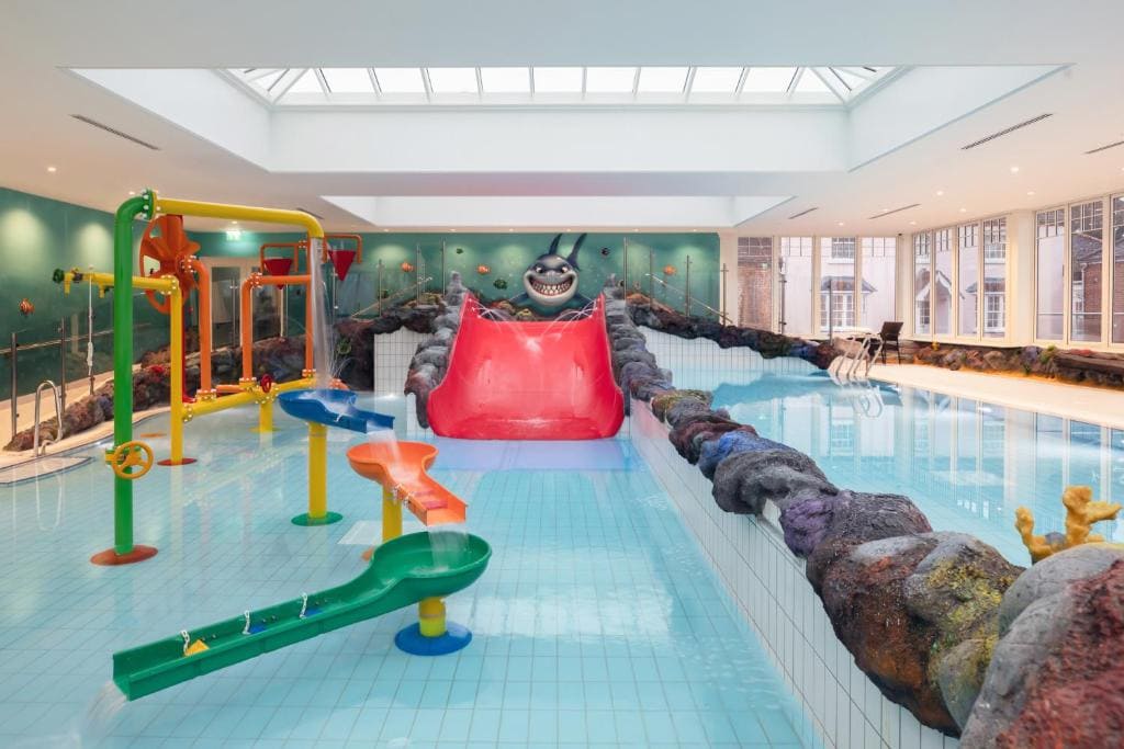 Four Seasons Hotel Hampshire pool